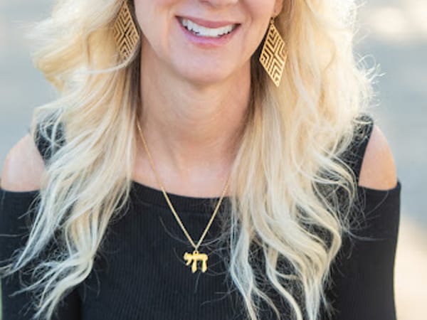 Dr. Lisa Hanner-Robinson
