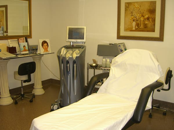 Physician's Skin Solutions: Pamela Stuart, MD