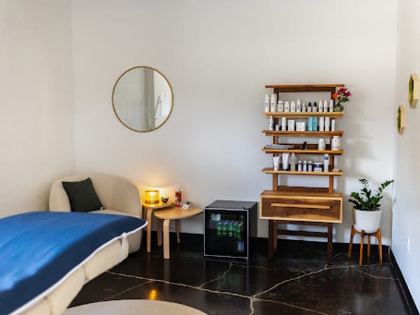 Mikura | Holistic Esthetics + Acne Clinic