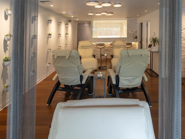 Holistique IV Lounge