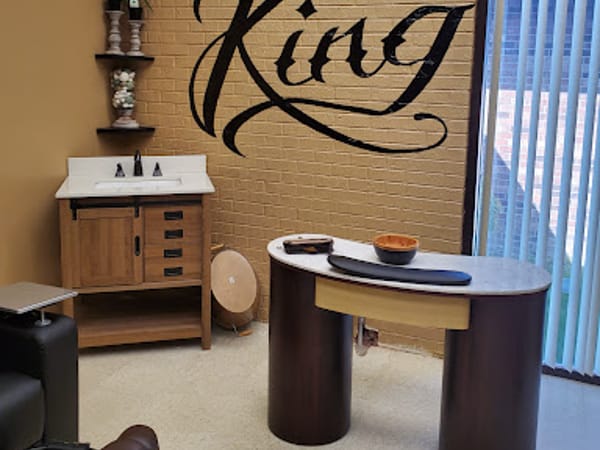DEN OF KINGS Hand and Foot Care Services For Men