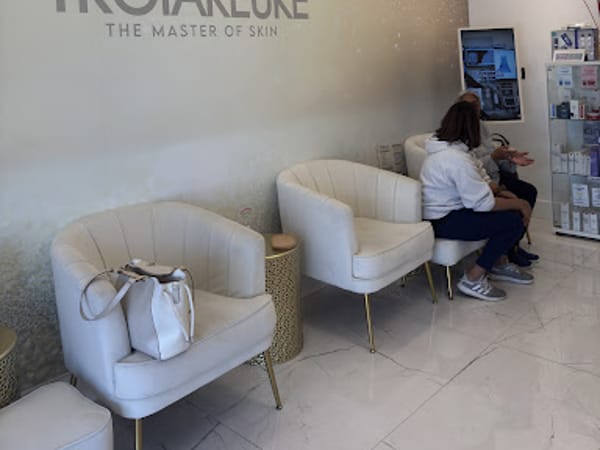 TROIAREUKE California