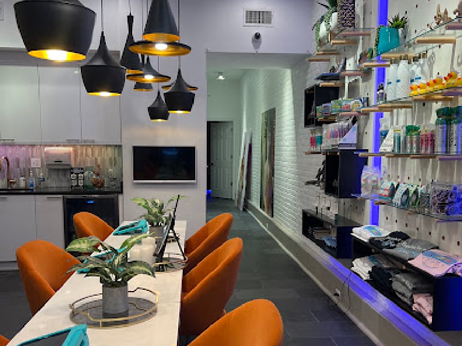 IV Lounge Nola