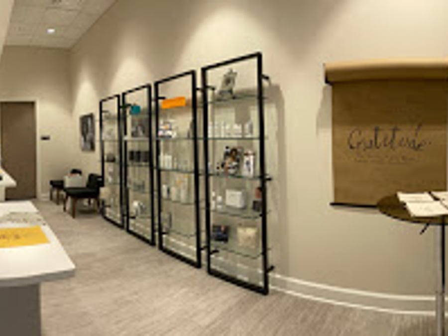 Dr. Anita Saluja, MD, Dermatology + Plastic Surgery