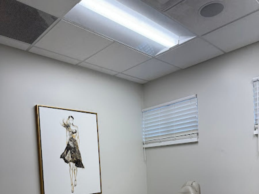 Iconic Skin Clinic- La Mirada