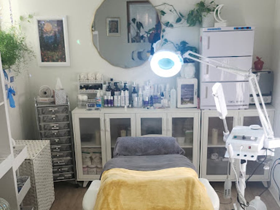 Voluminous Moon Wellness SpaLLC