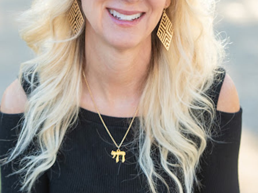 Dr. Lisa Hanner-Robinson