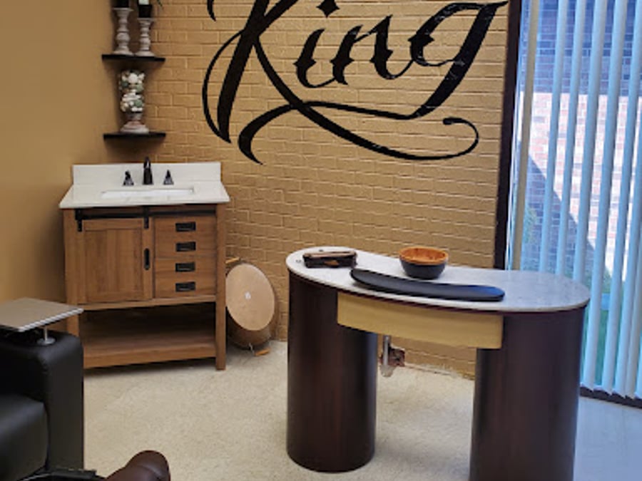 DEN OF KINGS Hand and Foot Care Services For Men