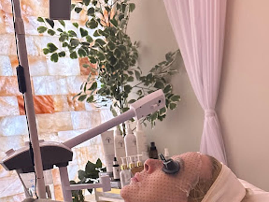 Ish Essence Skin & Headspa