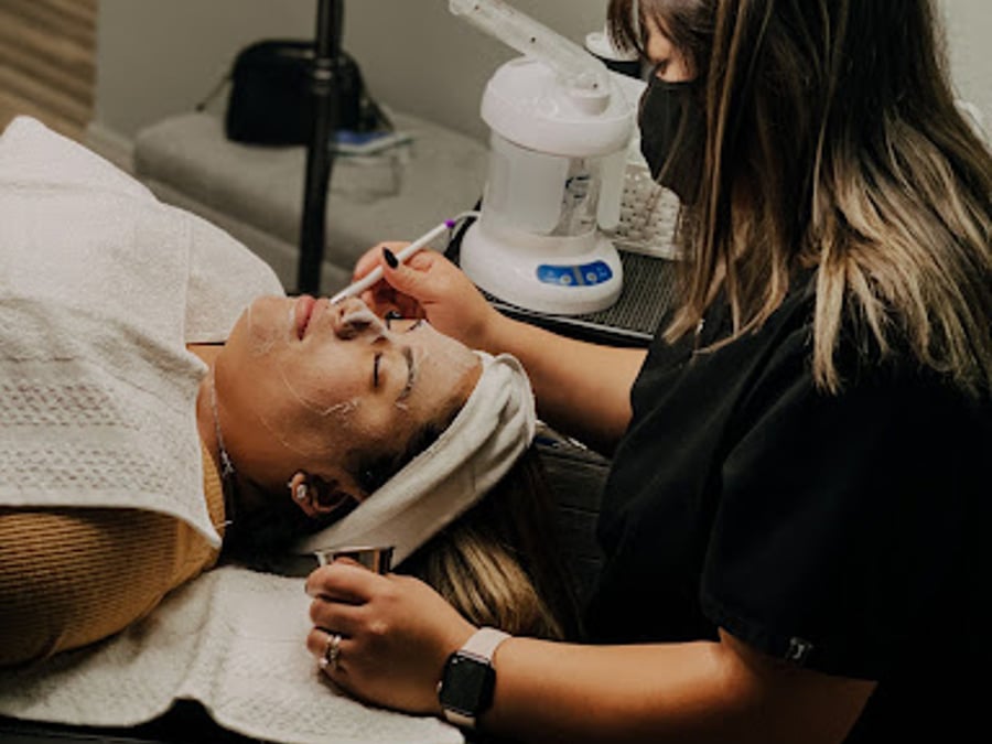 Skin Lounge by J