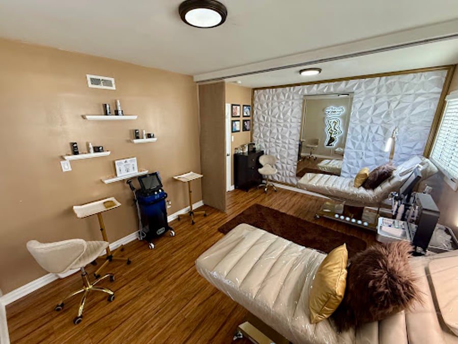 Dr Angel Gomez Garcia Siempre Bella MedSpa