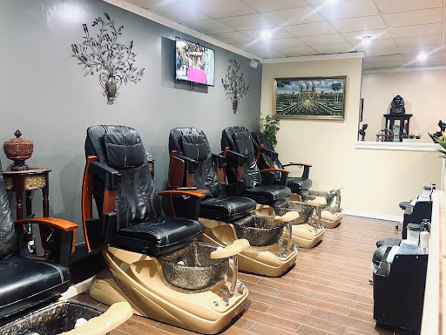 Deluxe Day Spa Salon & Waxing