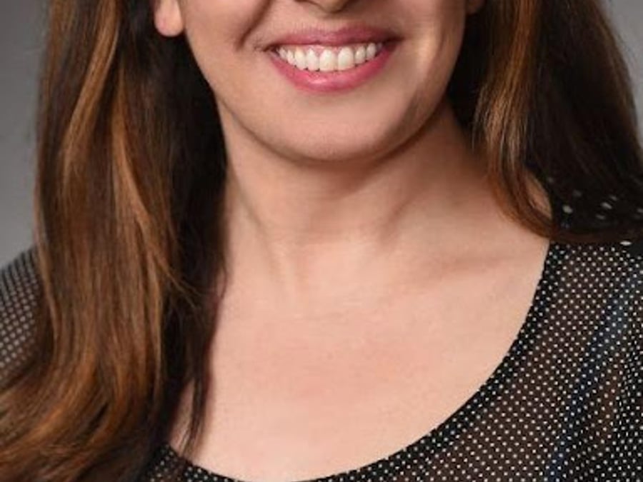 Sarvenaz Nouri, MD Robotic and Minimally Invasive Weight loss Surgeon