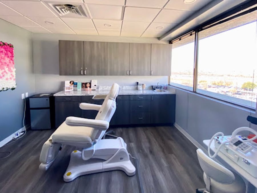 Hanami Medspa: Elaine Phuah, DO, MBA, FACOI