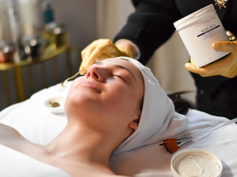 Cheeks Luxury Skin Clinic