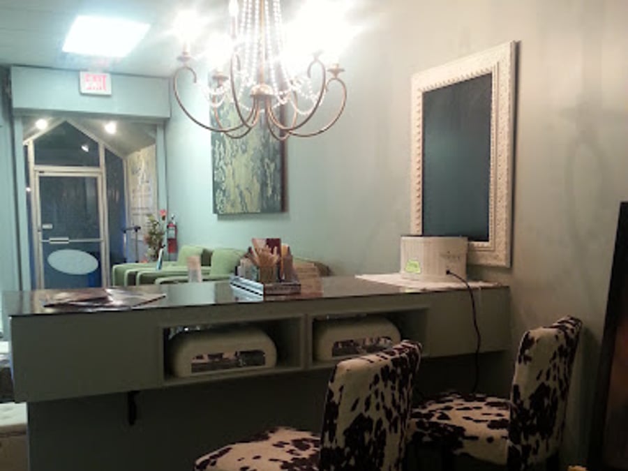 De La Belle Wellness & Spa