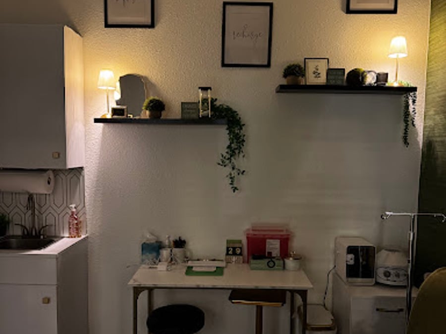 D'Luxe Beauty and Wellness Spa, LLC.
